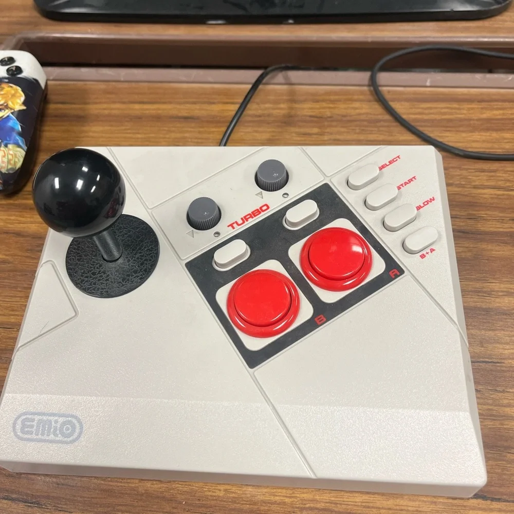 Nintendo entertainment system classic edition: controller and The Edge joystick